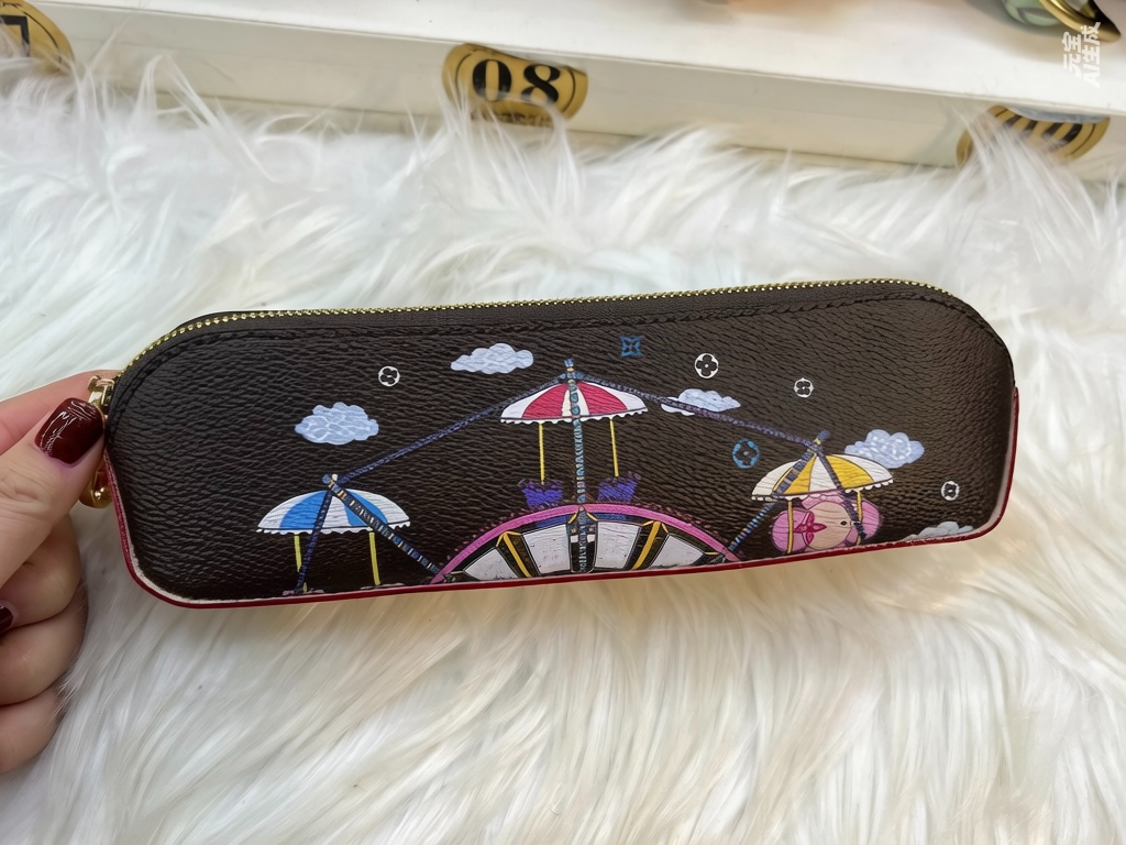 Small pouches and pencil cases